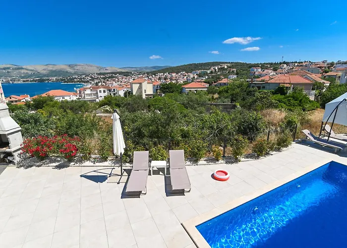 Luxury Apartment Dreams In Okrug With Swimming Pool, Sea View, Wifi, Parking