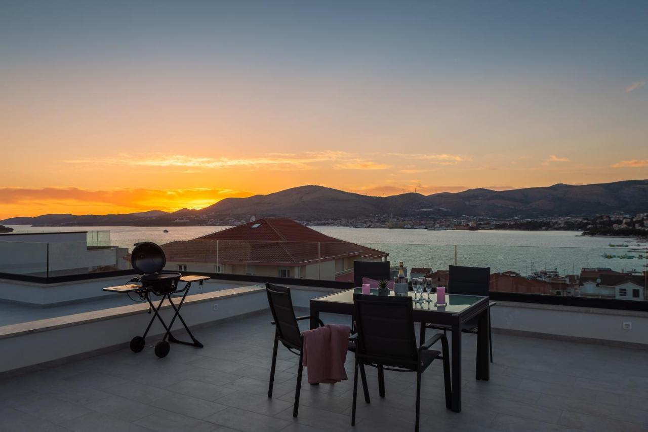 Luxury Dreams In Okrug With Swimming Pool, Sea View, Wifi, Parking