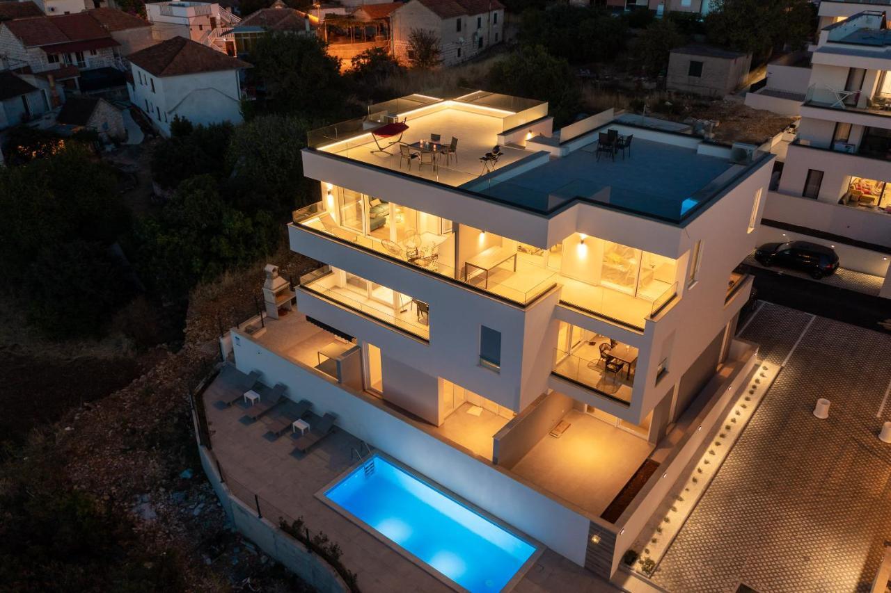 Luxury Dreams In Okrug With Swimming Pool, Sea View, Wifi, Parking Trogir