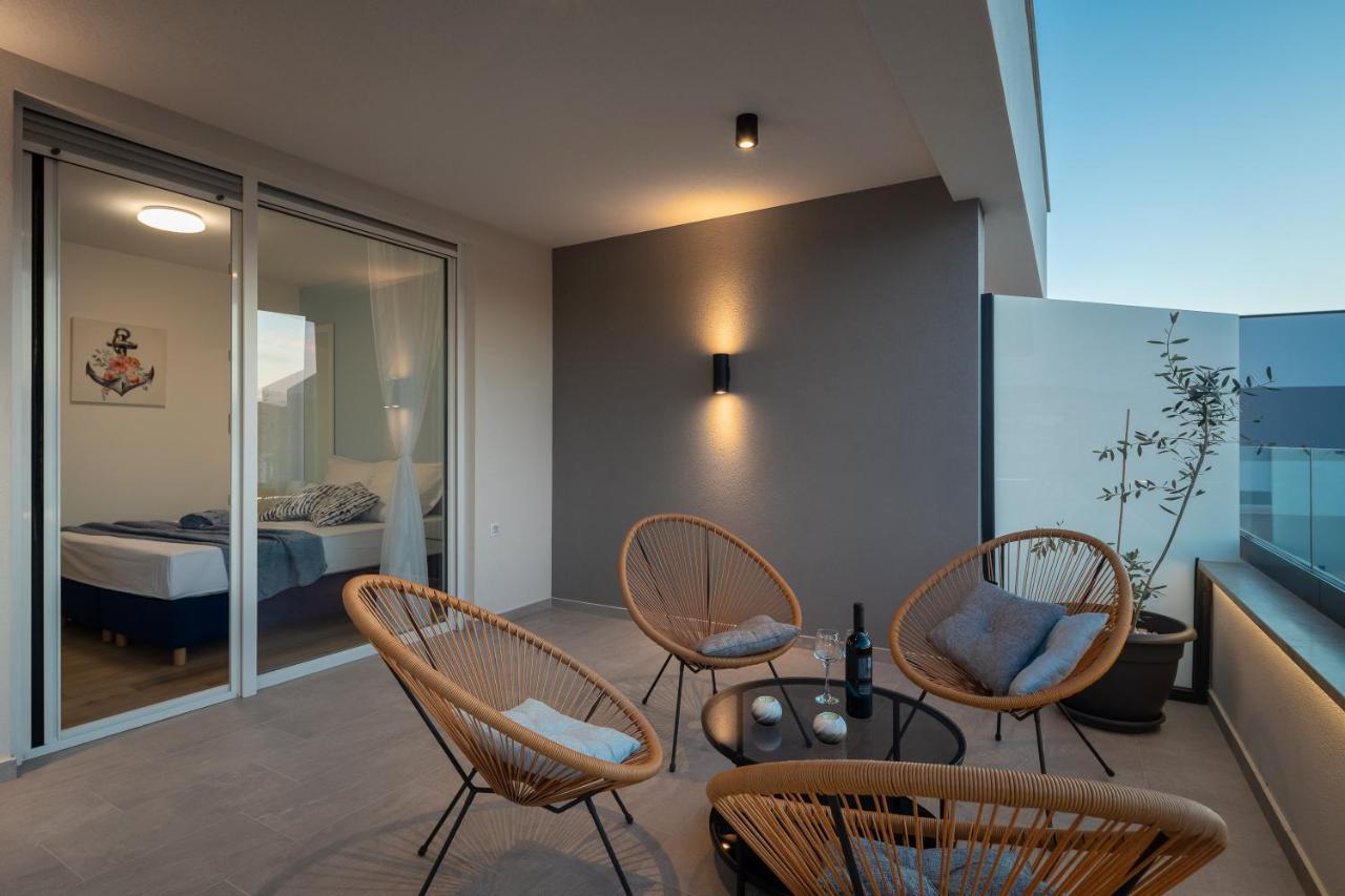 Luxury Dreams In Okrug With Swimming Pool, Sea View, Wifi, Parking