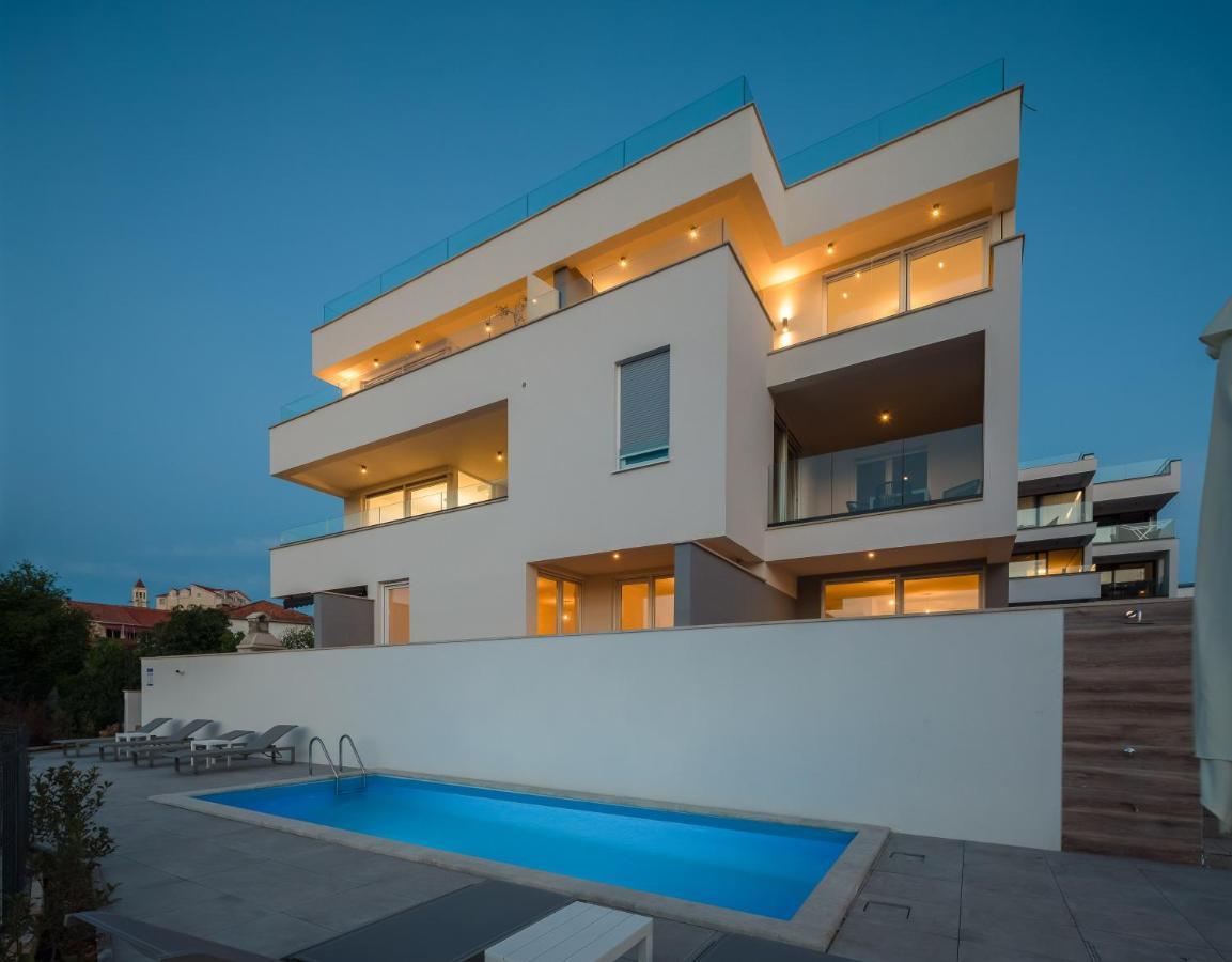 Apartment Luxury Dreams In Okrug With Swimming Pool, Sea View, Wifi, Parking Trogir