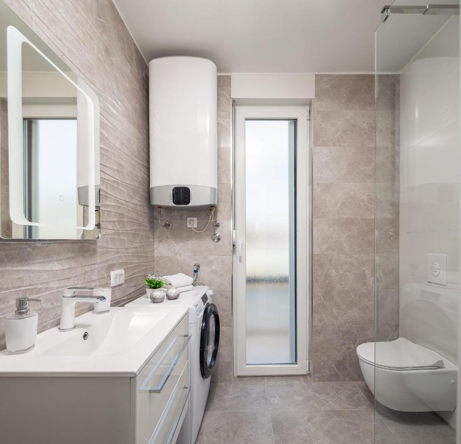 Luxury Dreams In Okrug With Swimming Pool, Sea View, Wifi, Parking Trogir