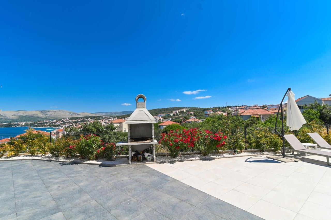 Luxury Dreams In Okrug With Swimming Pool, Sea View, Wifi, Parking Apartment
