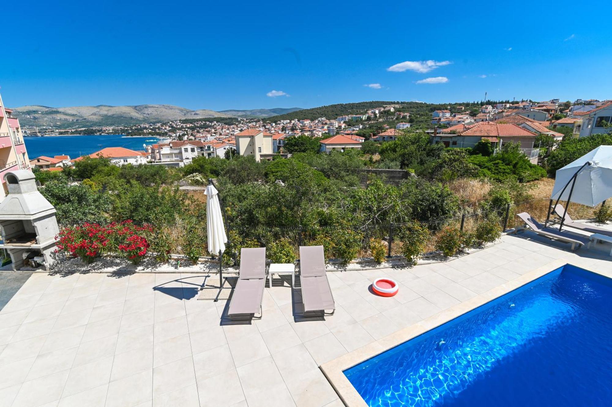 Luxury Dreams In Okrug With Swimming Pool, Sea View, Wifi, Parking Apartment Trogir