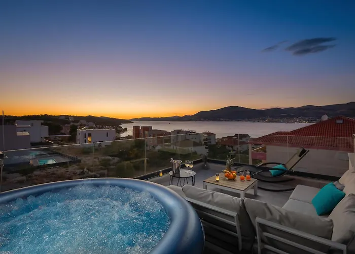 Luxury Apartment Dreams In Okrug With Swimming Pool, Sea View, Wifi, Parking